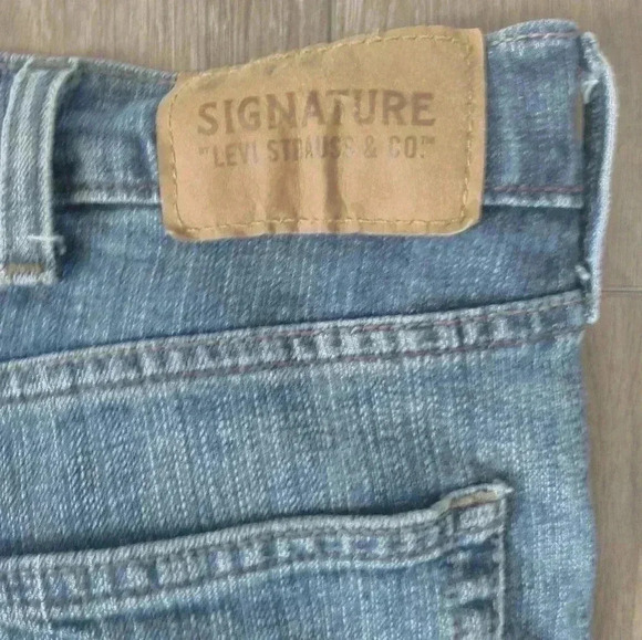 Levis - Picture 2 of 5